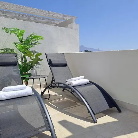 Noctua House Campanario إِستيبونا